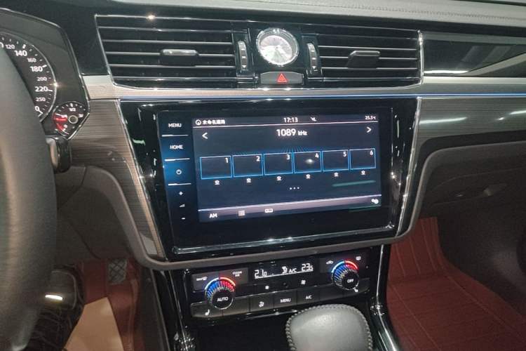 Used Volkswagen Phideon 2019 380TSI Two-Wheel Drive Business Edition China VI Standard Audio And AC Panel