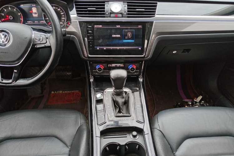 Used Volkswagen Phideon 2019 380TSI Two-Wheel Drive Business Edition China VI Standard Audio And AC Panel