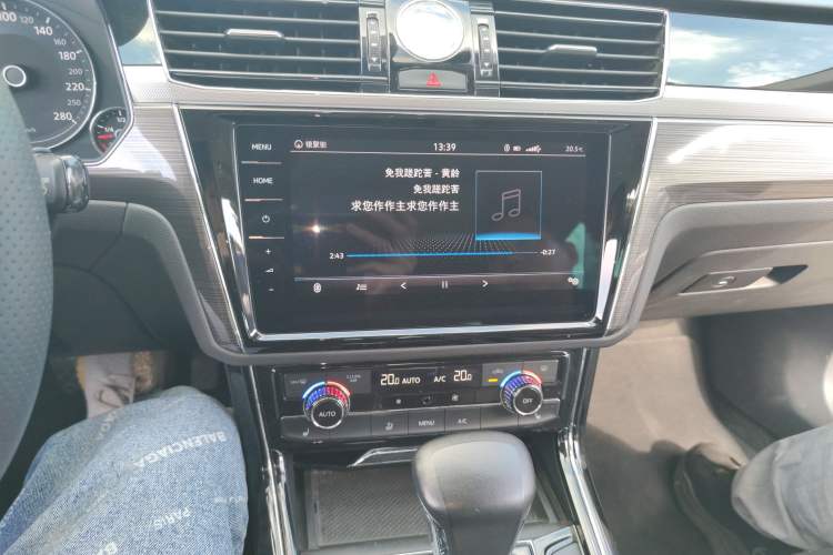 Used Volkswagen Phideon 2019 380TSI Two-Wheel Drive Business Edition China V Standard Audio And AC Panel