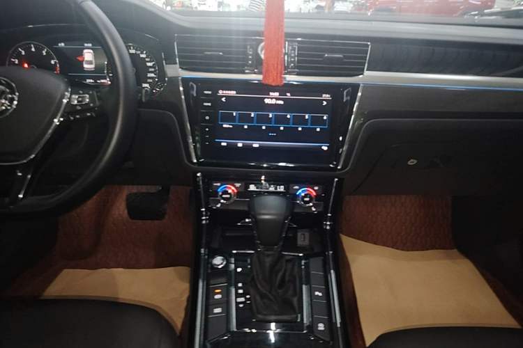 Used Volkswagen Phideon 2019 380TSI Two-Wheel Drive Business Edition China VI Standard Audio And AC Panel