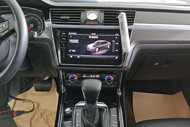 Used Volkswagen Phideon 2019 380TSI Two-Wheel Drive Business Edition China VI Standard Audio And AC Panel