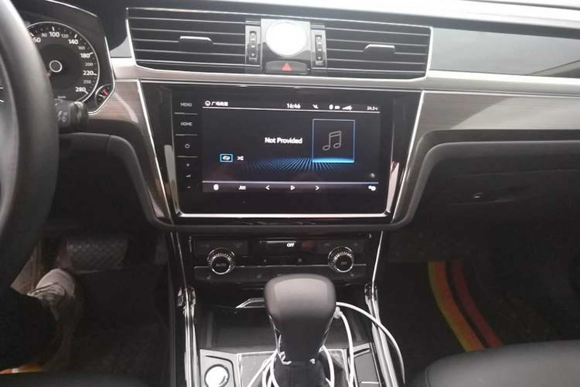 Used Volkswagen Phideon 2019 380TSI Two-Wheel Drive Business Edition China VI Standard Audio And AC Panel