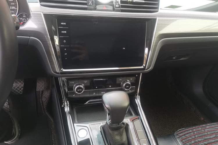 Used Volkswagen Phideon 2019 380TSI Two-Wheel Drive Business Edition China VI Standard Audio And AC Panel