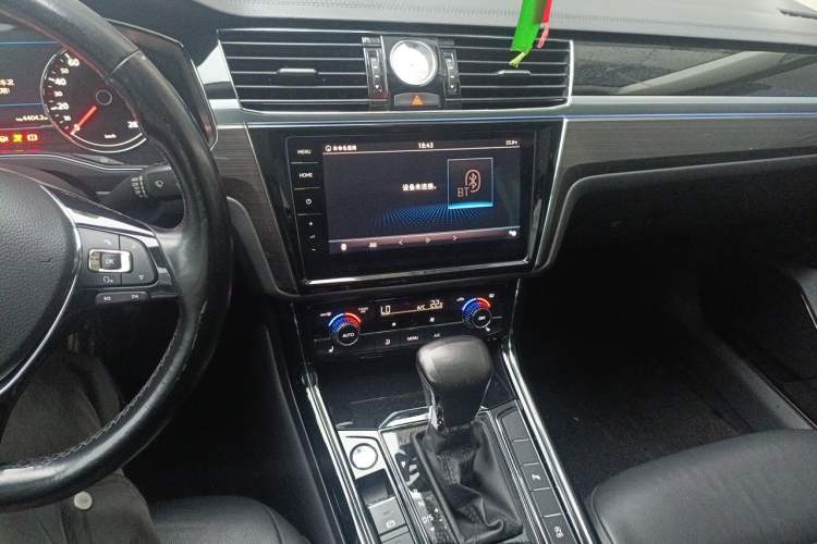 Used Volkswagen Phideon 2019 380TSI Two-Wheel Drive Business Edition China VI Standard Audio And AC Panel