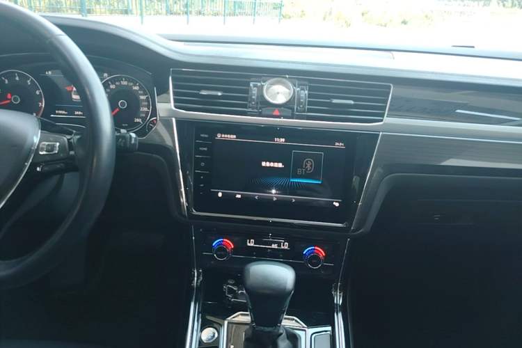 Used Volkswagen Phideon 2019 380TSI Two-Wheel Drive Business Edition China VI Standard Audio And AC Panel