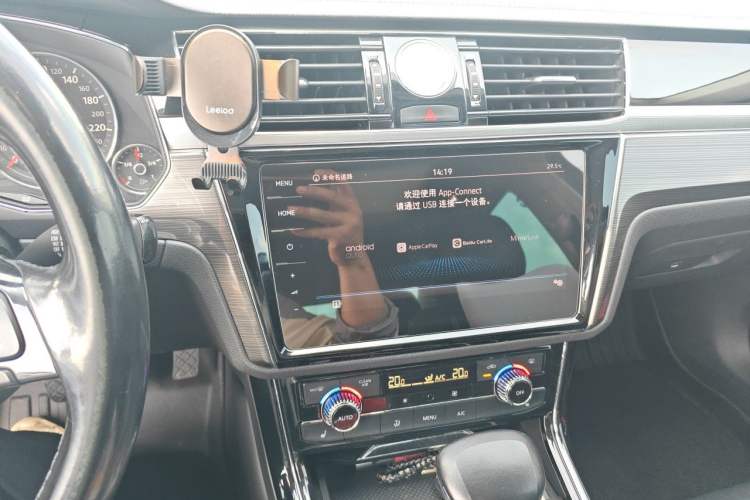 Used Volkswagen Phideon 2019 380TSI Two-Wheel Drive Business Edition China VI Standard Audio And AC Panel