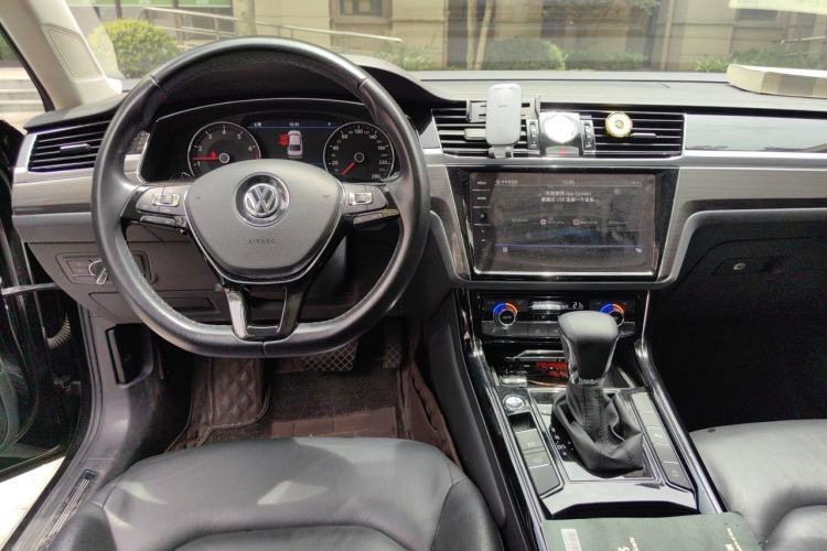 Used Volkswagen Phideon 2019 380TSI Two-Wheel Drive Business Edition China VI Standard Center Console