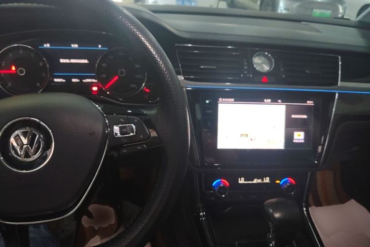 Used Volkswagen Phideon 2019 380TSI Two-Wheel Drive Business Edition China VI Standard Center Console