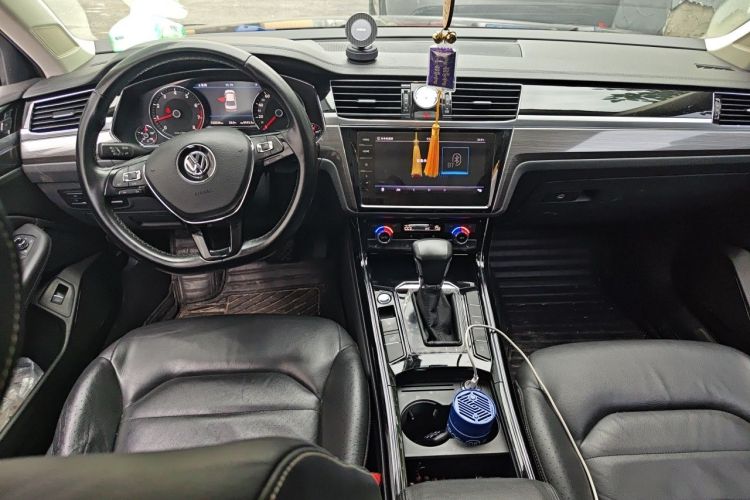 Used Volkswagen Phideon 2019 380TSI Two-Wheel Drive Business Edition China VI Standard Center Console