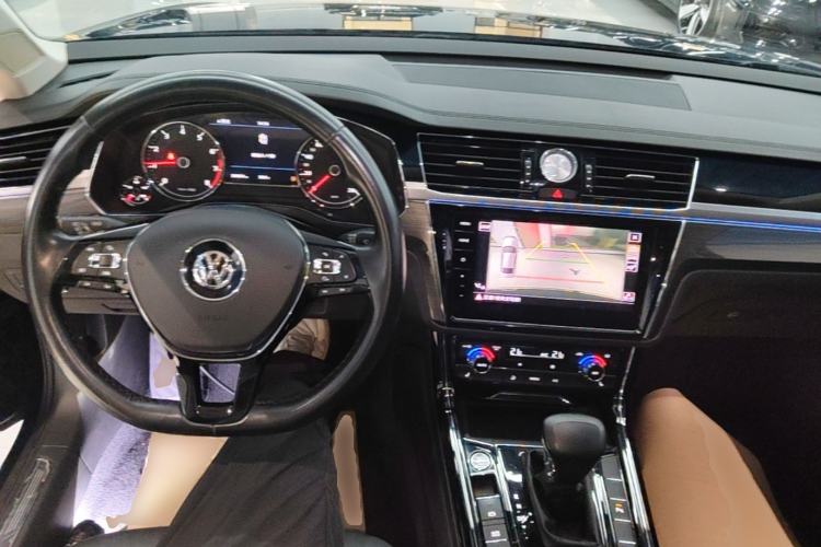 Used Volkswagen Phideon 2019 380TSI Two-Wheel Drive Business Edition China VI Standard Center Console