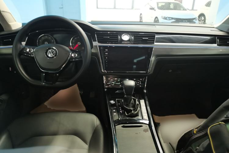 Used Volkswagen Phideon 2019 380TSI Two-Wheel Drive Business Edition China VI Standard Center Console