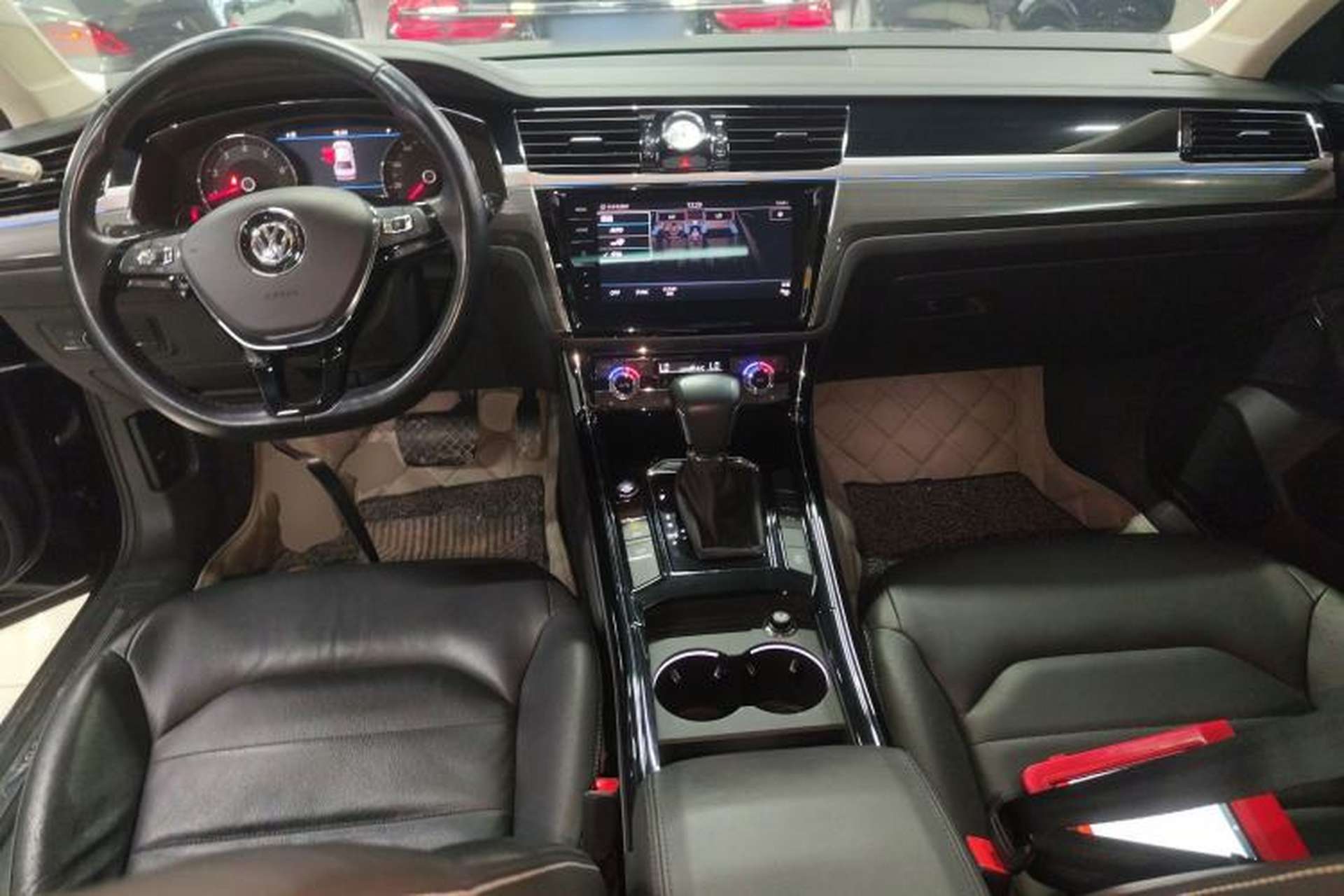 Used Volkswagen Phideon 2019 380TSI Two-Wheel Drive Business Edition China VI Standard Center Console