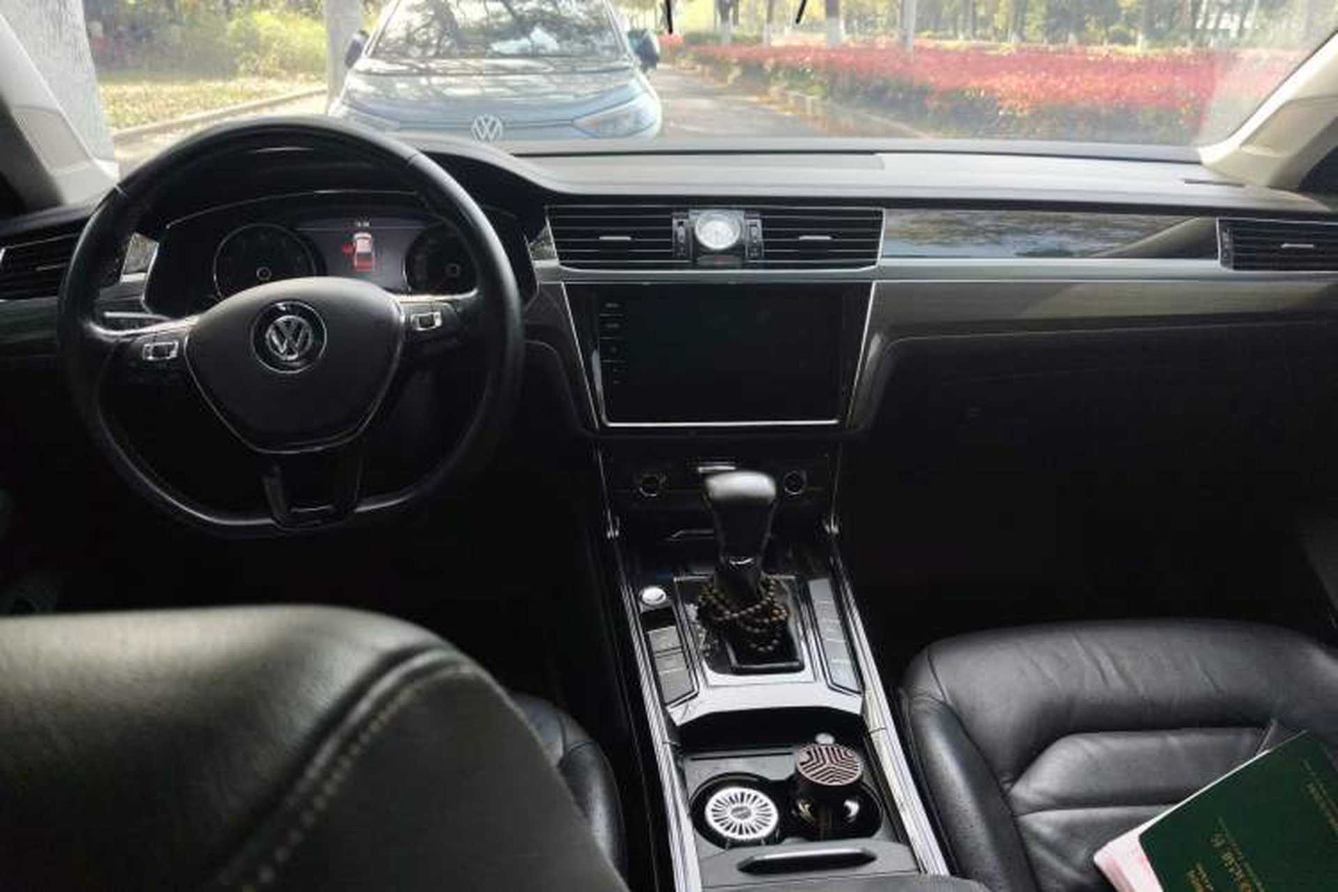 Used Volkswagen Phideon 2019 380TSI Two-Wheel Drive Business Edition China VI Standard Center Console