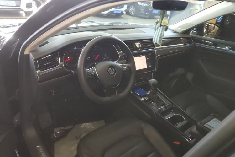 Used Volkswagen Phideon 2019 380TSI Two-Wheel Drive Business Edition China V Standard Center Console