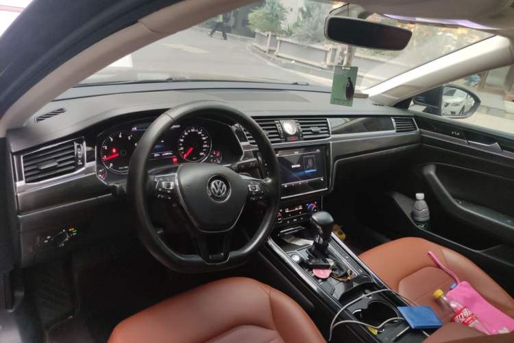 Used Volkswagen Phideon 2019 380TSI Two-Wheel Drive Business Edition China VI Standard Center Console