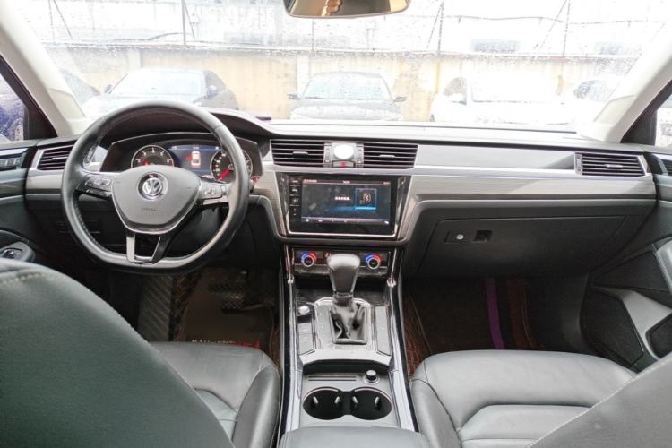 Used Volkswagen Phideon 2019 380TSI Two-Wheel Drive Business Edition China VI Standard Center Console