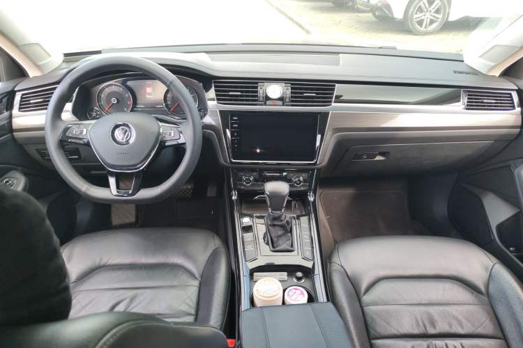 Used Volkswagen Phideon 2019 380TSI Two-Wheel Drive Business Edition China V Standard Center Console