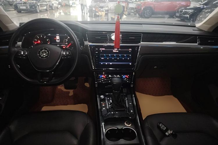 Used Volkswagen Phideon 2019 380TSI Two-Wheel Drive Business Edition China VI Standard Center Console