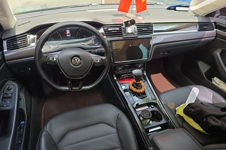 Used Volkswagen Phideon 2019 380TSI Two-Wheel Drive Business Edition China VI Standard Center Console