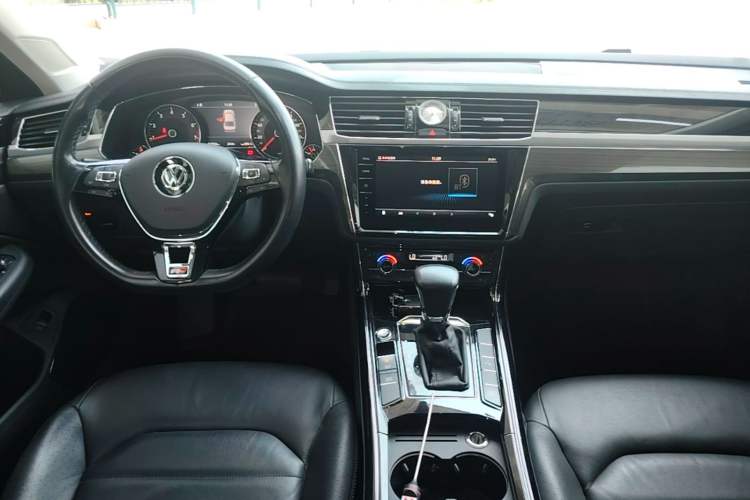 Used Volkswagen Phideon 2019 380TSI Two-Wheel Drive Business Edition China VI Standard Center Console
