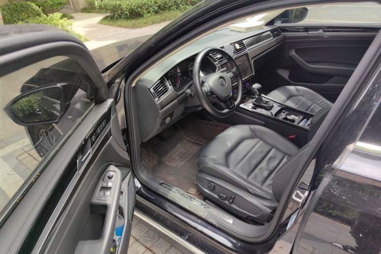 Used Volkswagen Phideon 2019 380TSI Two-Wheel Drive Business Edition China VI Standard Driver Seat