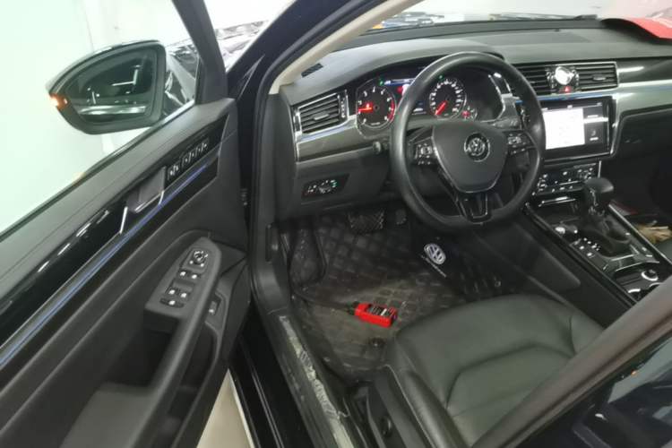 Used Volkswagen Phideon 2019 380TSI Two-Wheel Drive Business Edition China VI Standard Driver Seat