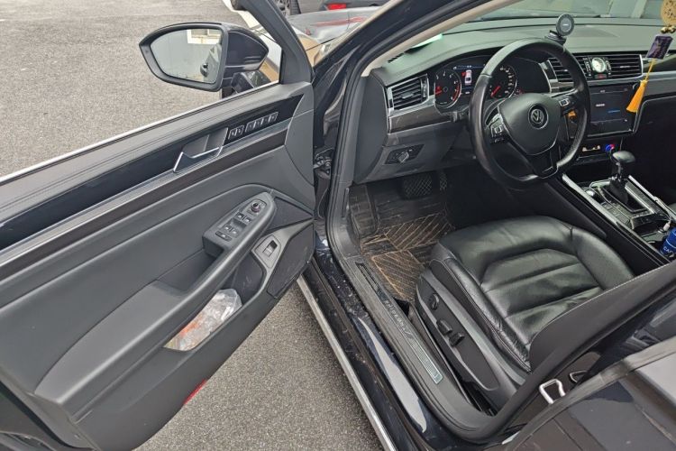 Used Volkswagen Phideon 2019 380TSI Two-Wheel Drive Business Edition China VI Standard Driver Seat