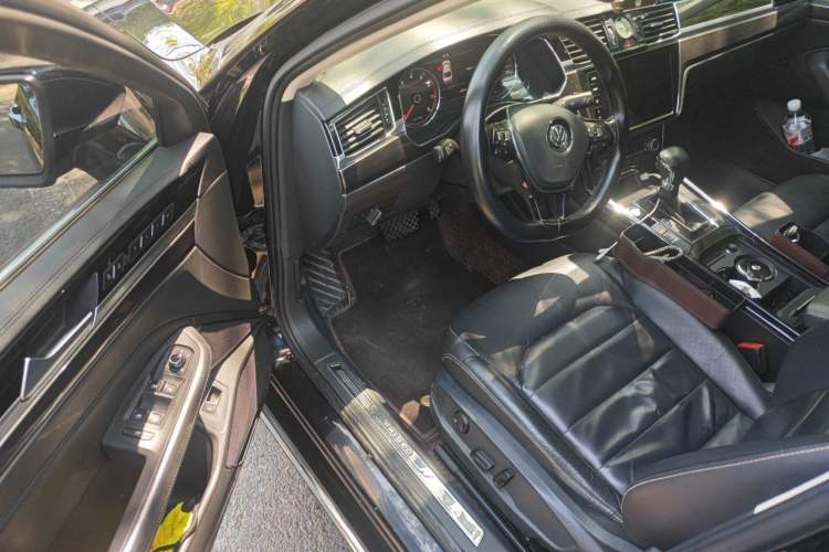 Used Volkswagen Phideon 2019 380TSI Two-Wheel Drive Business Edition China VI Standard Driver Seat