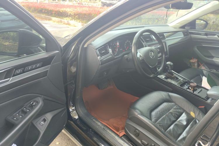 Used Volkswagen Phideon 2019 380TSI Two-Wheel Drive Business Edition China VI Standard Driver Seat