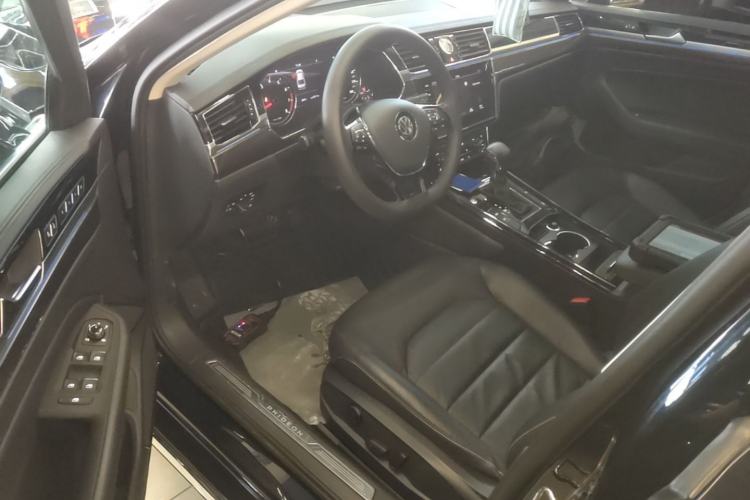 Used Volkswagen Phideon 2019 380TSI Two-Wheel Drive Business Edition China V Standard Driver Seat