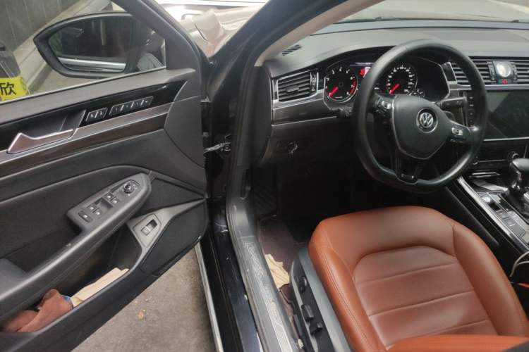 Used Volkswagen Phideon 2019 380TSI Two-Wheel Drive Business Edition China VI Standard Driver Seat