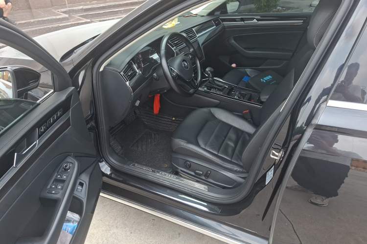 Used Volkswagen Phideon 2019 380TSI Two-Wheel Drive Business Edition China VI Standard Driver Seat
