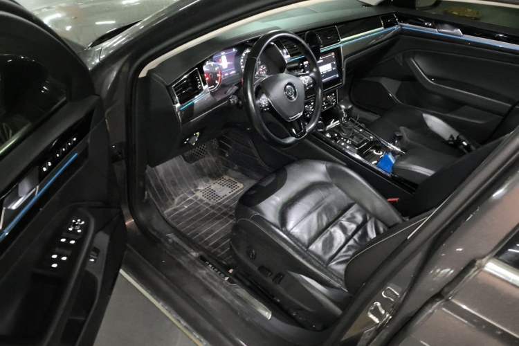 Used Volkswagen Phideon 2019 380TSI Two-Wheel Drive Business Edition China V Standard Driver Seat
