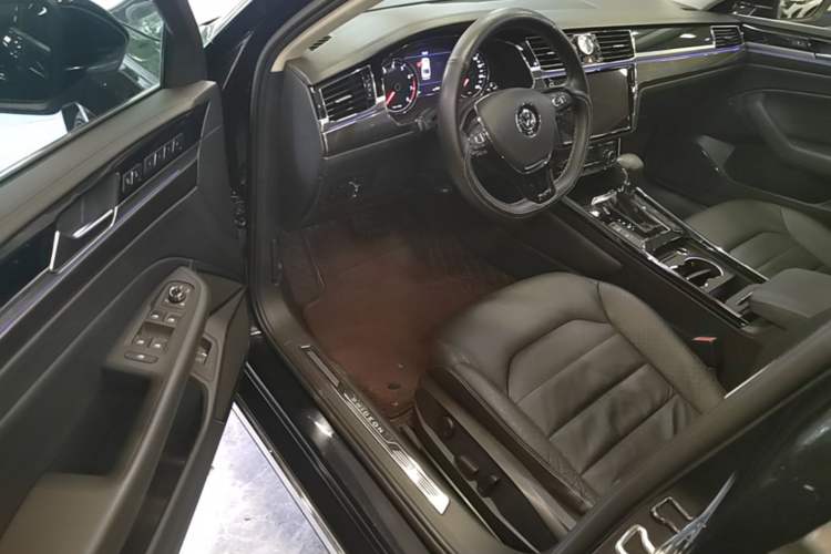 Used Volkswagen Phideon 2019 380TSI Two-Wheel Drive Business Edition China V Standard Driver Seat