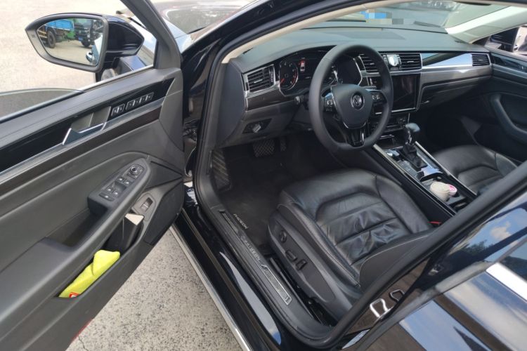 Used Volkswagen Phideon 2019 380TSI Two-Wheel Drive Business Edition China V Standard Driver Seat