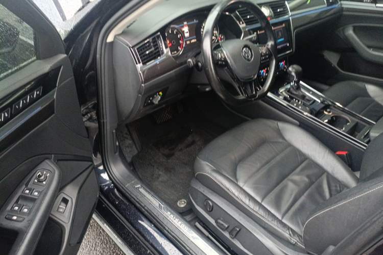 Used Volkswagen Phideon 2019 380TSI Two-Wheel Drive Business Edition China VI Standard Driver Seat