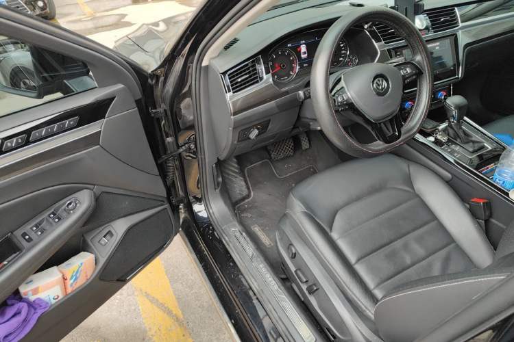 Used Volkswagen Phideon 2019 380TSI Two-Wheel Drive Business Edition China VI Standard Driver Seat