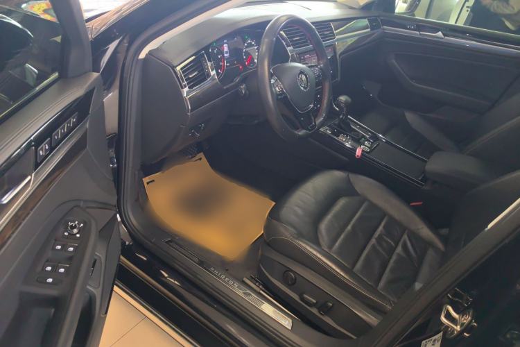 Used Volkswagen Phideon 2019 380TSI Two-Wheel Drive Business Edition China V Standard Driver Seat