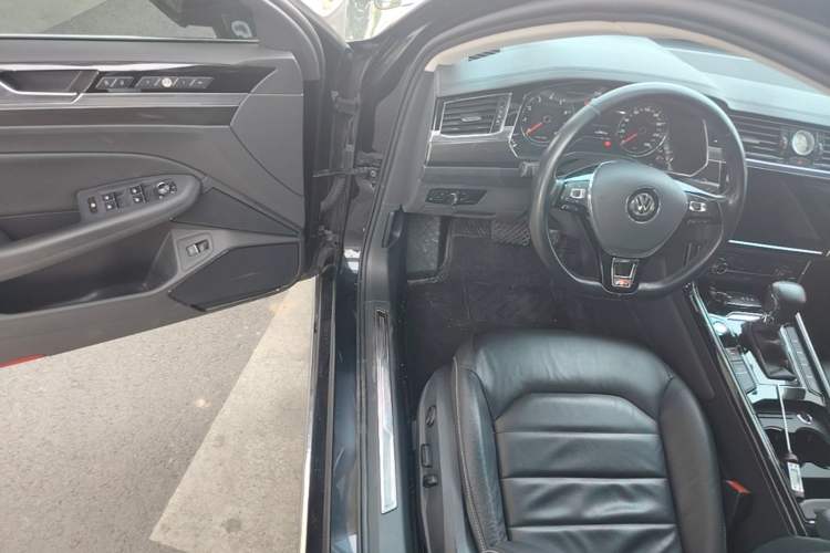 Used Volkswagen Phideon 2019 380TSI Two-Wheel Drive Business Edition China VI Standard Driver Seat