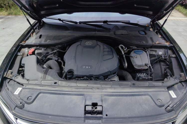 Used Volkswagen Phideon 2019 380TSI Two-Wheel Drive Business Edition China VI Standard Engine Bay