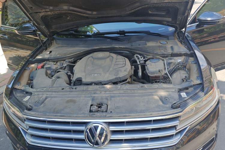 Used Volkswagen Phideon 2019 380TSI Two-Wheel Drive Business Edition China VI Standard Engine Bay