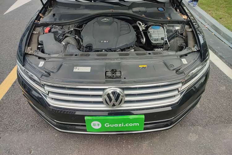 Used Volkswagen Phideon 2019 380TSI Two-Wheel Drive Business Edition China VI Standard Engine Bay