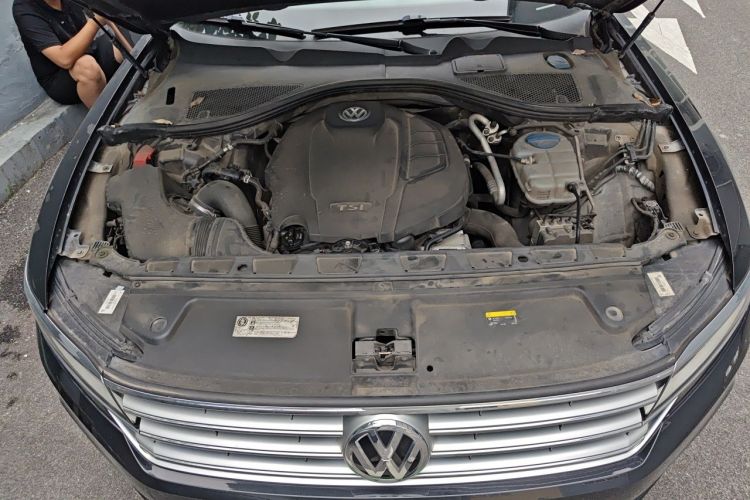 Used Volkswagen Phideon 2019 380TSI Two-Wheel Drive Business Edition China VI Standard Engine Bay