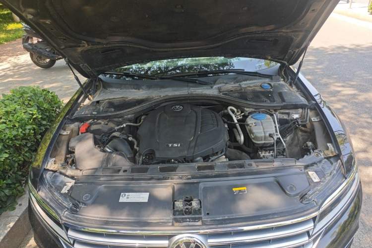 Used Volkswagen Phideon 2019 380TSI Two-Wheel Drive Business Edition China VI Standard Engine Bay