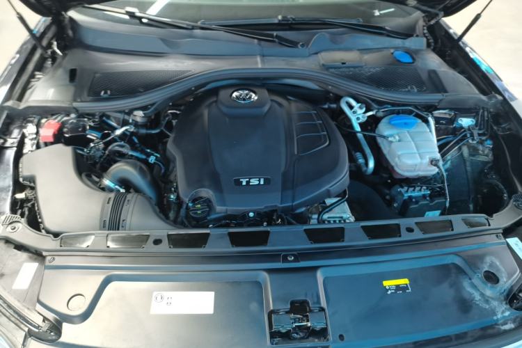 Used Volkswagen Phideon 2019 380TSI Two-Wheel Drive Business Edition China VI Standard Engine Bay