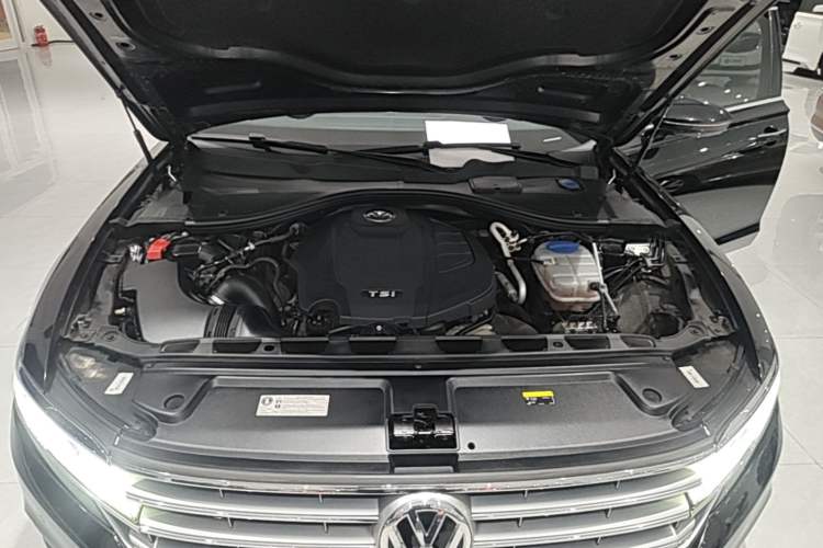 Used Volkswagen Phideon 2019 380TSI Two-Wheel Drive Business Edition China V Standard Engine Bay
