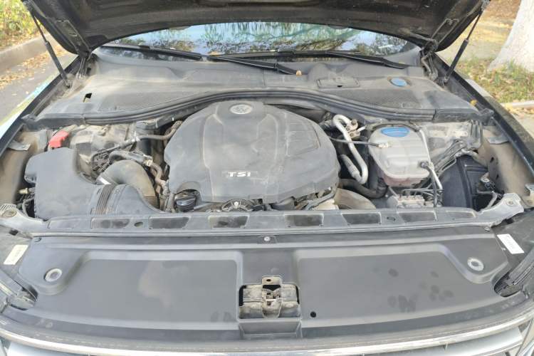 Used Volkswagen Phideon 2019 380TSI Two-Wheel Drive Business Edition China VI Standard Engine Bay