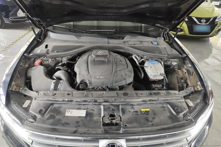 Used Volkswagen Phideon 2019 380TSI Two-Wheel Drive Business Edition China VI Standard Engine Bay