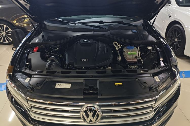 Used Volkswagen Phideon 2019 380TSI Two-Wheel Drive Business Edition China VI Standard Engine Bay