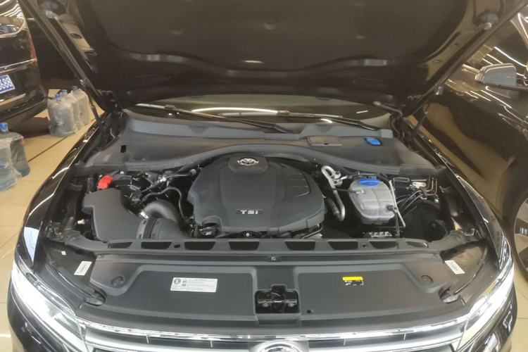 Used Volkswagen Phideon 2019 380TSI Two-Wheel Drive Business Edition China V Standard Engine Bay